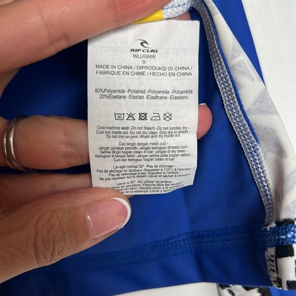 Rip Curl rash guard with zipper size small - Picture 5 of 7